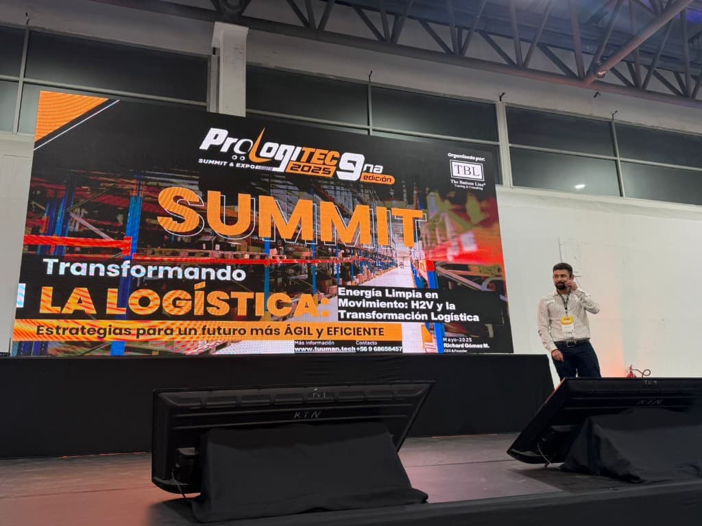 Richard Gómez-Medina als Redner, ProLogiTEC 2025, Guayaquil
